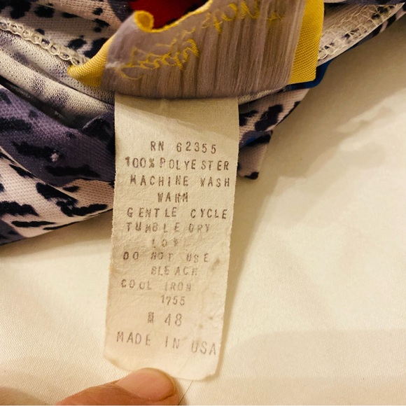 Lady Winston New York 1970s Vintage V-neck 3/4 Sleeve Blouse Geometric Design. - Picture 7 of 10